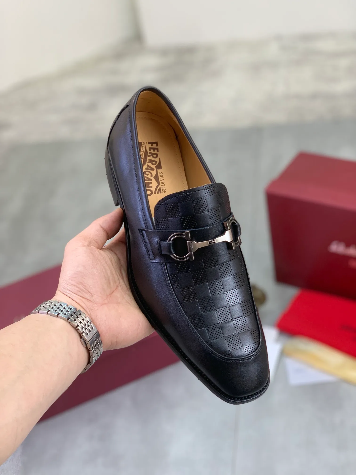 Men's Men's Shoes 💰P460💰[New Style] Water-dyed Niuli 🆘[Salvatore Ferragamo] Ferragamo's latest casual business leather shoes for men! Available at counters simultaneously! The fabric is made of specially imported original calfskin, and the interior is made of imported water-dyed cowhide. It is absolutely luxurious and leads the fashion trend. Matching code: 38-47 black optional
